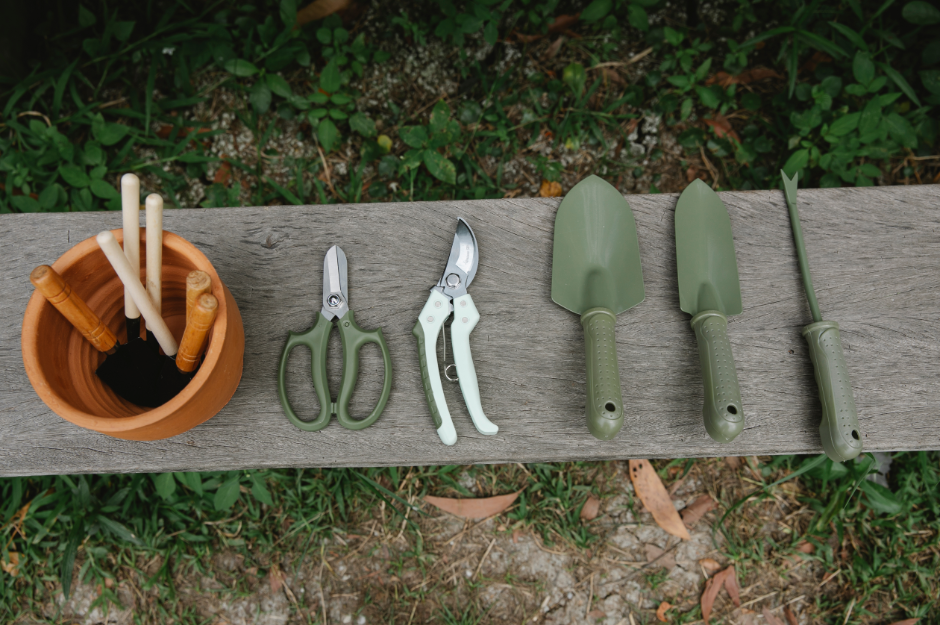 essential garden tool guide